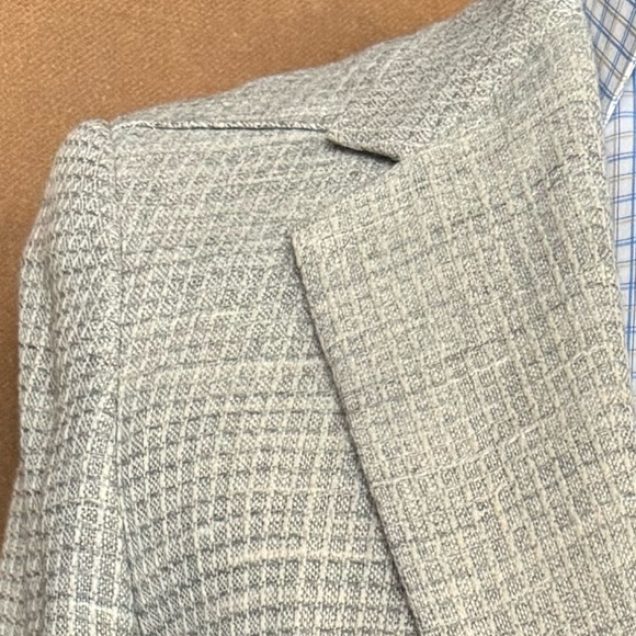 Size 40 Light grey  box check notch lapel two button jacket - Picture 4 of 5